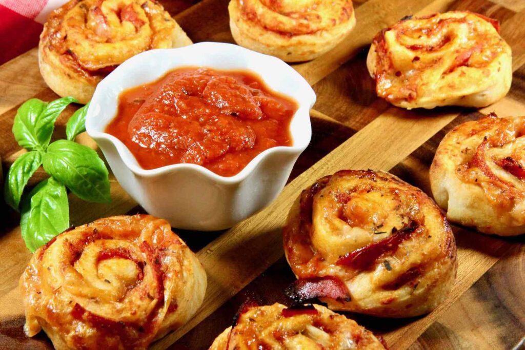 Cheesy pepper pizza rolls