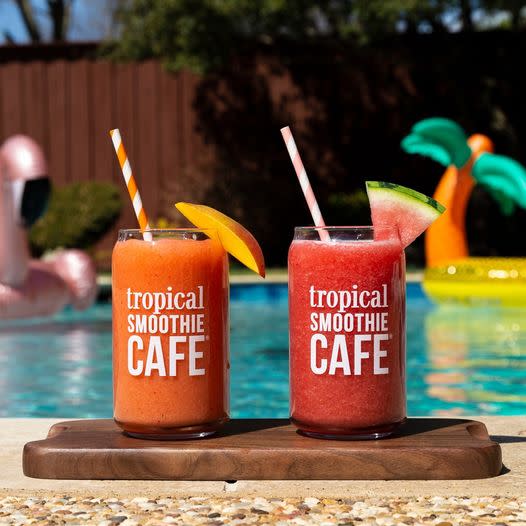 Best Drinks for a Gaming Party Tropical Smoothie